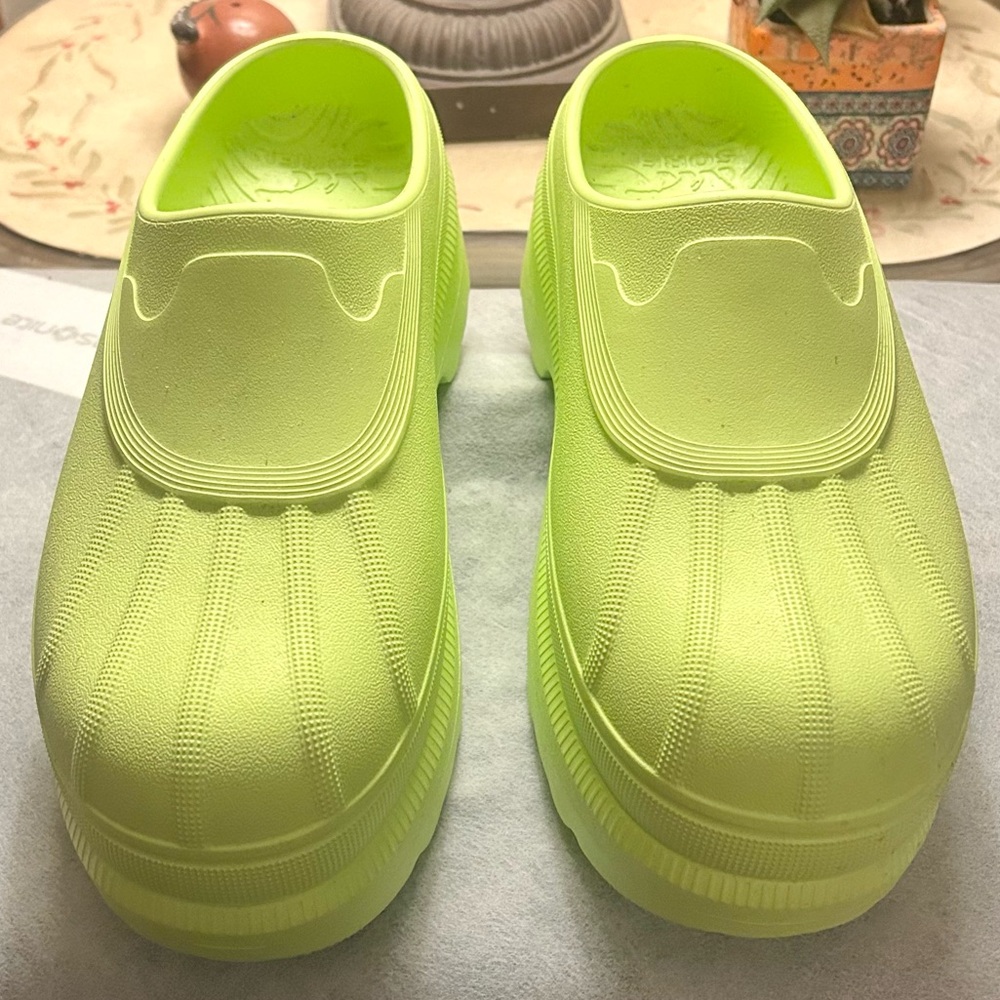 SOREL Caribou Green Clog Lug Sole Size 9M/40